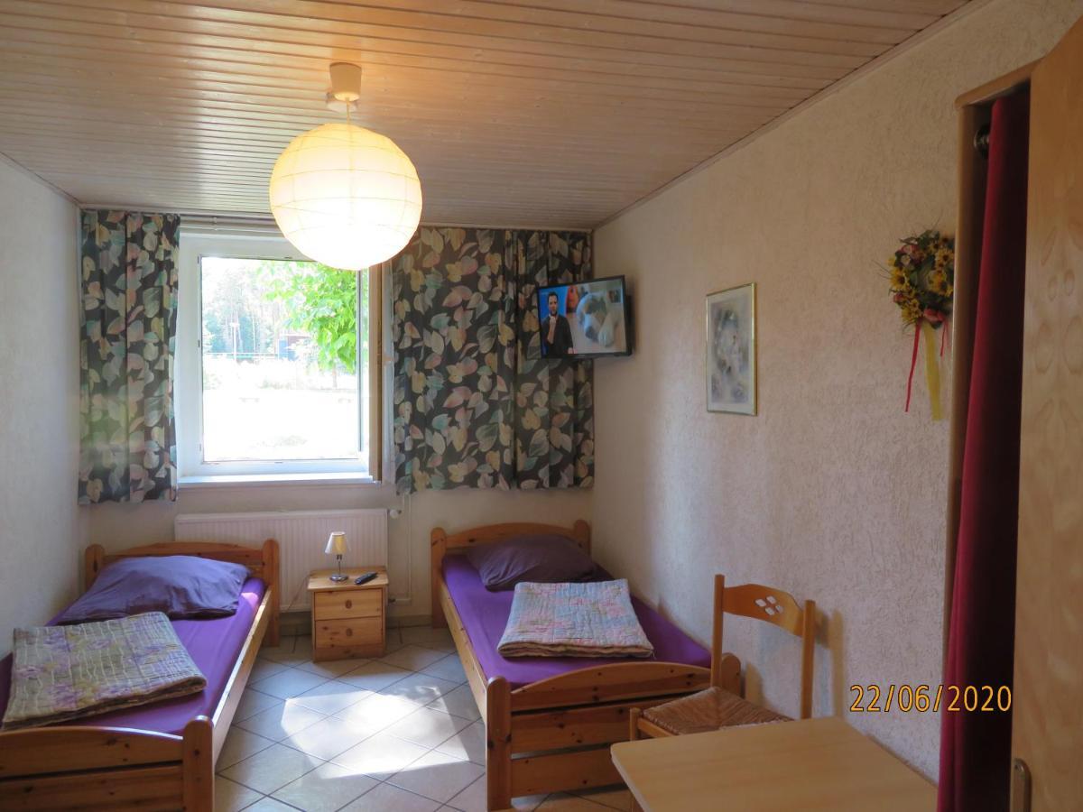 Hostel Waldhaus Am Ferienpark Mirow -Zimmer Du Wc Eksteriør billede