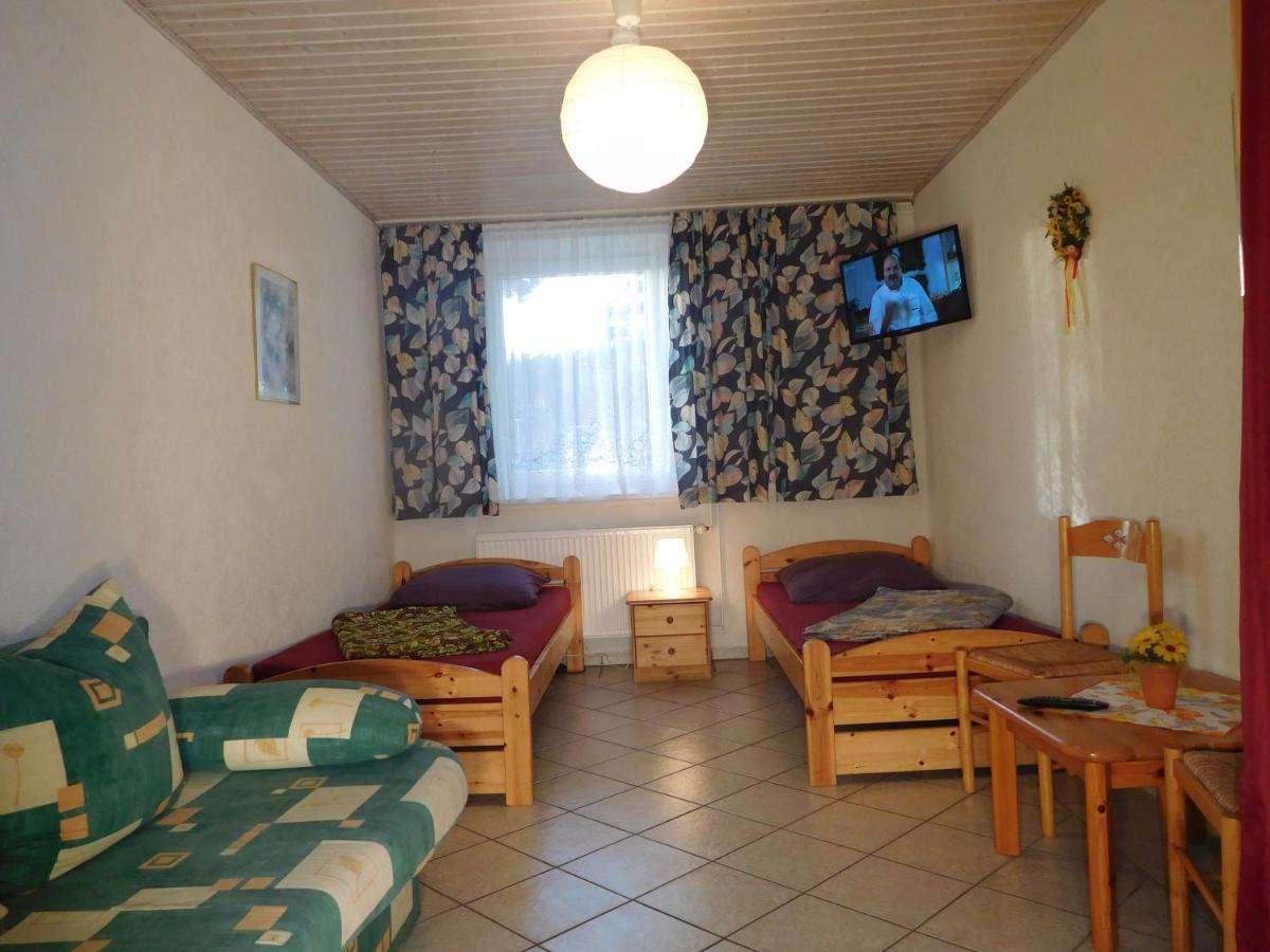 Hostel Waldhaus Am Ferienpark Mirow -Zimmer Du Wc Eksteriør billede