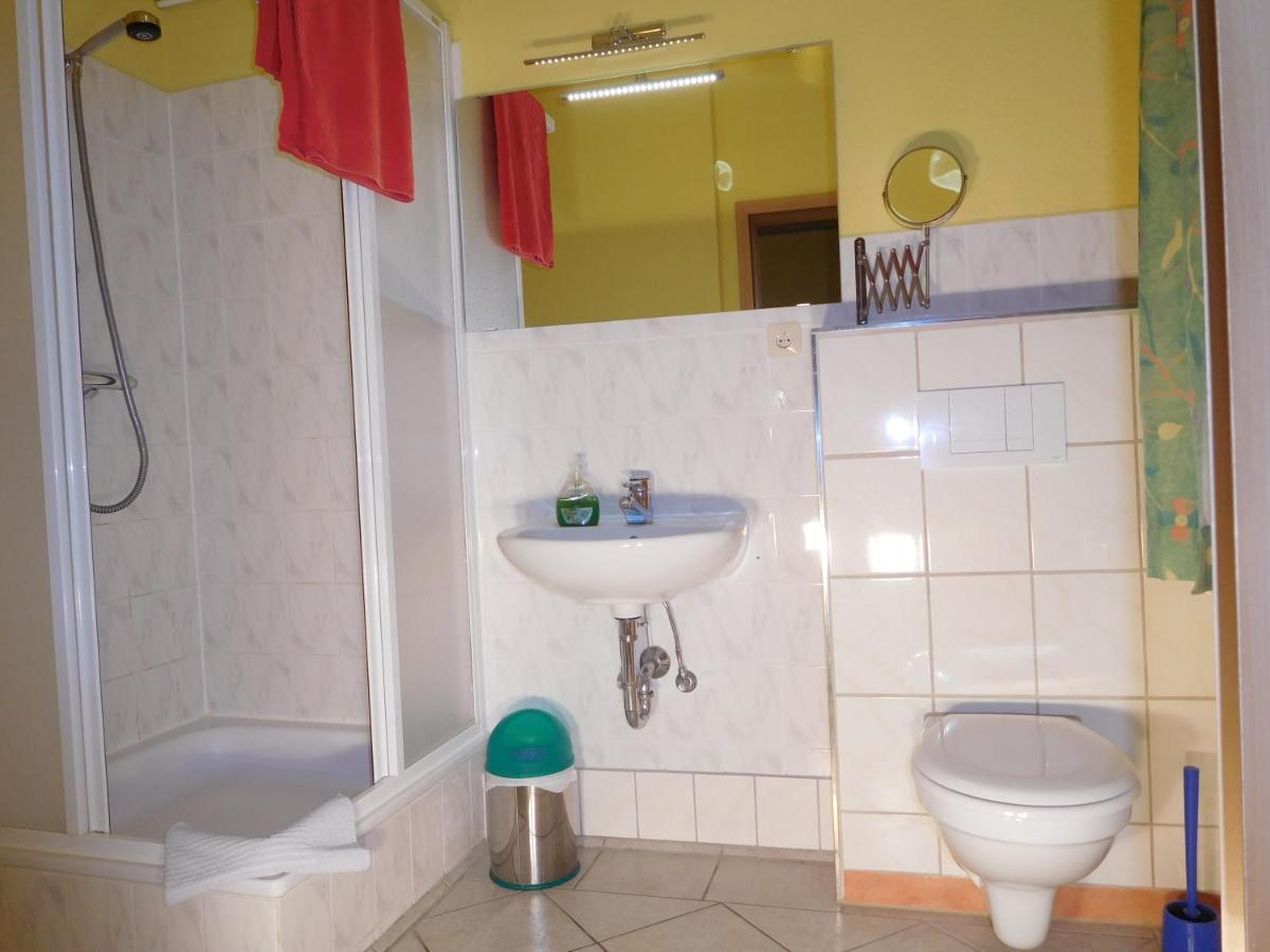 Hostel Waldhaus Am Ferienpark Mirow -Zimmer Du Wc Eksteriør billede
